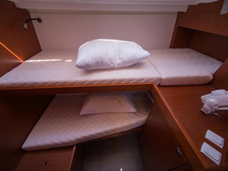 Sailboat hire in Komolac - Bénéteau Oceanis 48