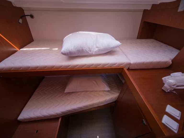 Sailboat hire in Komolac - Bénéteau Oceanis 48