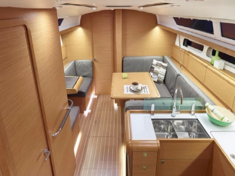 Hire Sailboat with or without skipper Jeanneau Praslin Island