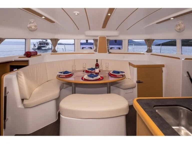 Hire Catamaran with or without skipper Lagoon Lefkáda