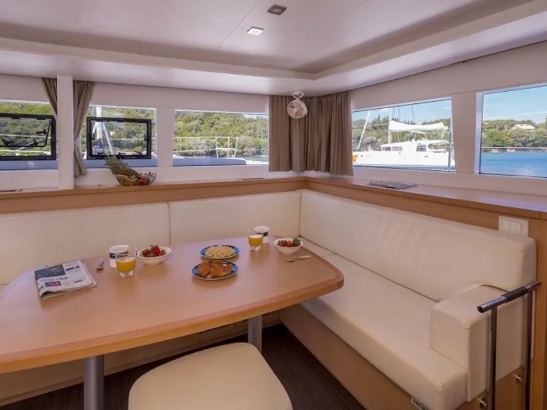 Catamaran hire in Lefkáda - Lagoon Lagoon 450 F