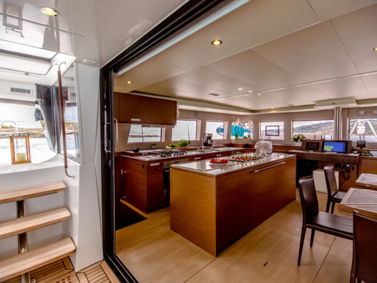 Catamaran to hire Ellinikó at the best price