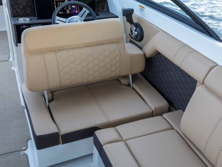 Hire Motorboat Sea Ray with a boat licence