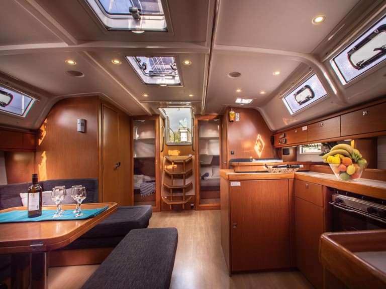 Hire Sailboat Bavaria with a boat licence