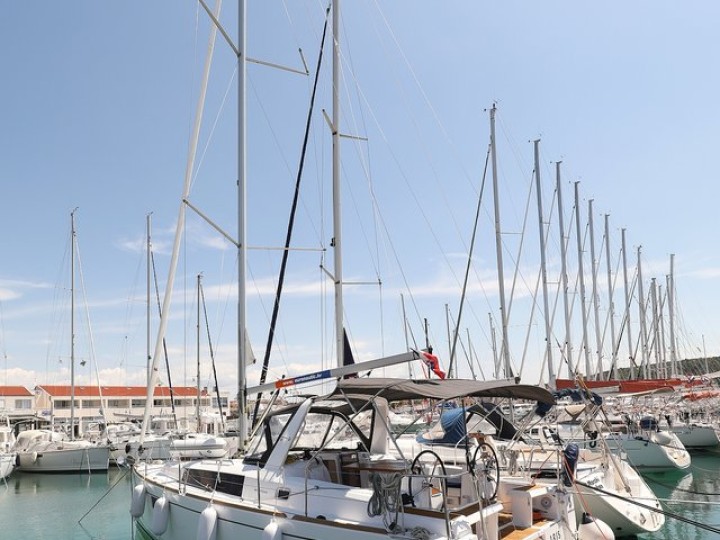 Sailboat hire in Biograd na Moru - Bénéteau Oceanis 35.1