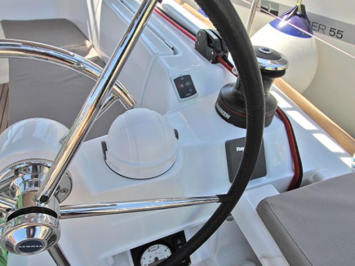 Hire Sailboat Jeanneau with a boat licence