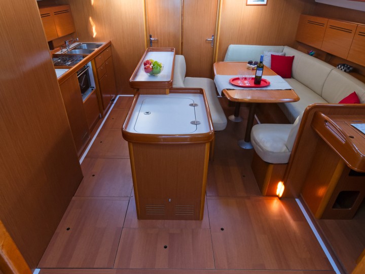 Sailboat hire in Alimos - Bénéteau Cyclades 50.5