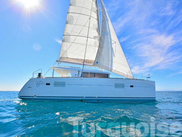 Hire Catamaran Lagoon with a boat licence