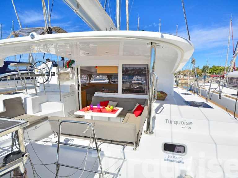 Hire a Lagoon Lagoon 400 S2 Lávrio