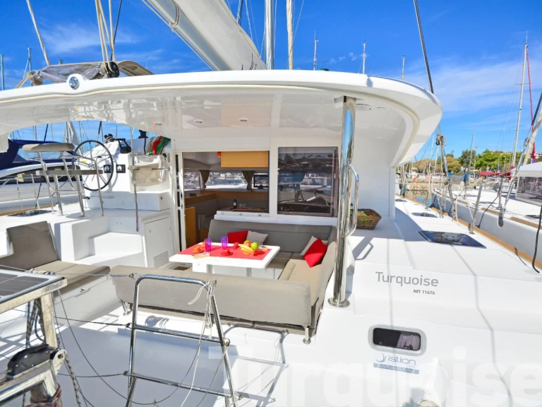 Hire a Lagoon Lagoon 400 S2 Lávrio