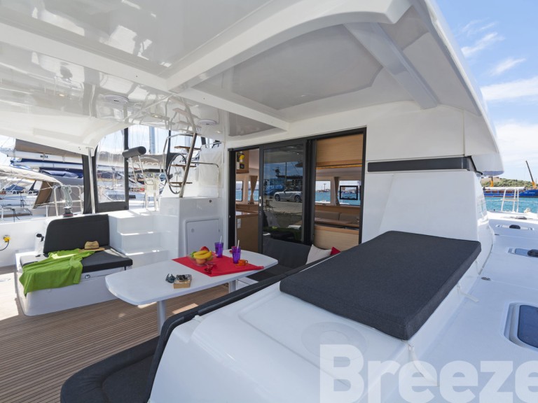 Hire Catamaran Lagoon with a boat licence