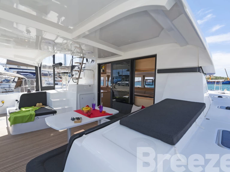 Hire Catamaran Lagoon with a boat licence