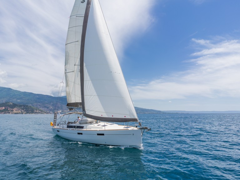 Sailboat hire in Rhodes (City) - Bénéteau Oceanis 45