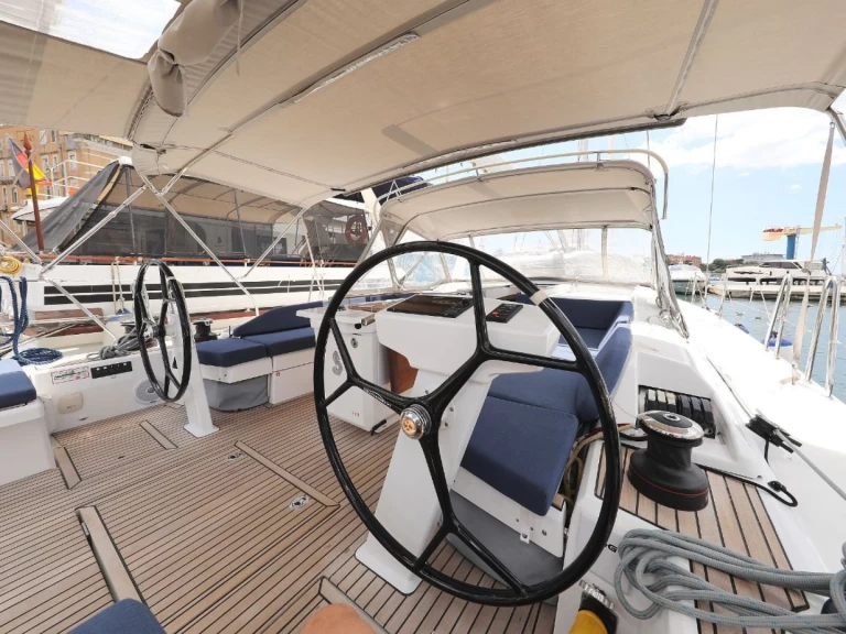 Hire a Bénéteau Oceanis 51.1 Zadar