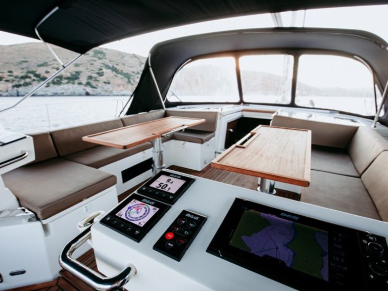 Sailboat hire in Lávrio - Bavaria Bavaria C57