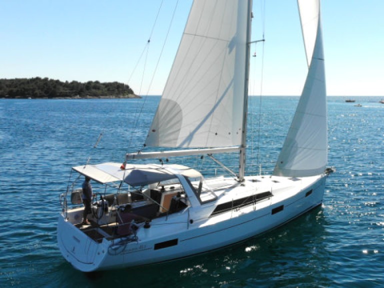 Yacht charter Pula - Bénéteau Oceanis 41.1 on SamBoat
