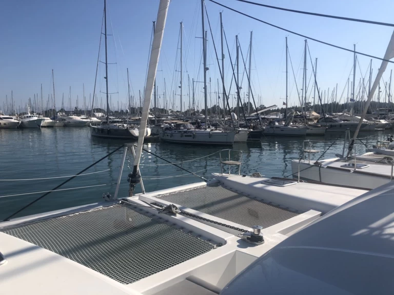 Catamaran to hire Lefkáda at the best price