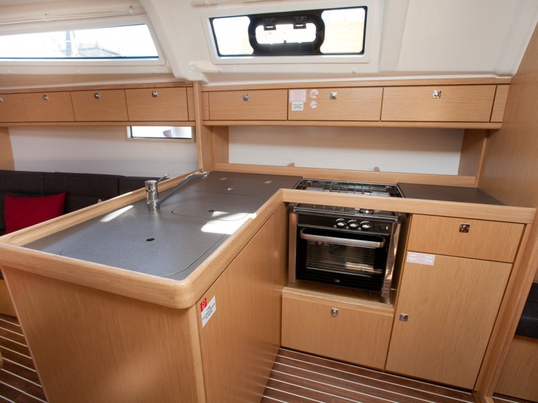 Sailboat hire in Zadar - Bavaria Cruiser 37