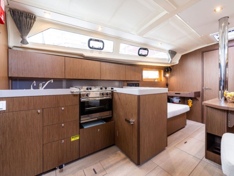 Hire Sailboat with or without skipper Bénéteau Lefkáda