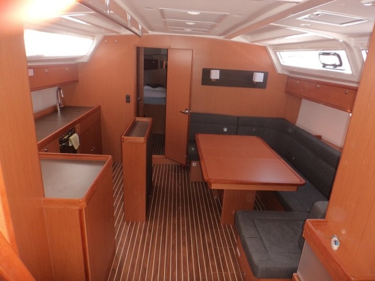 Hire Sailboat with or without skipper Bavaria Alimos