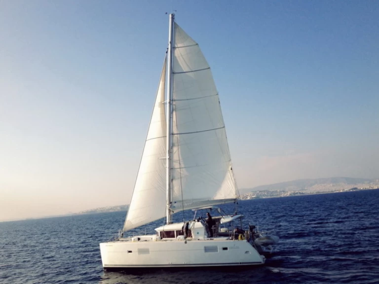 Catamaran hire in Alimos - Lagoon Lagoon 400