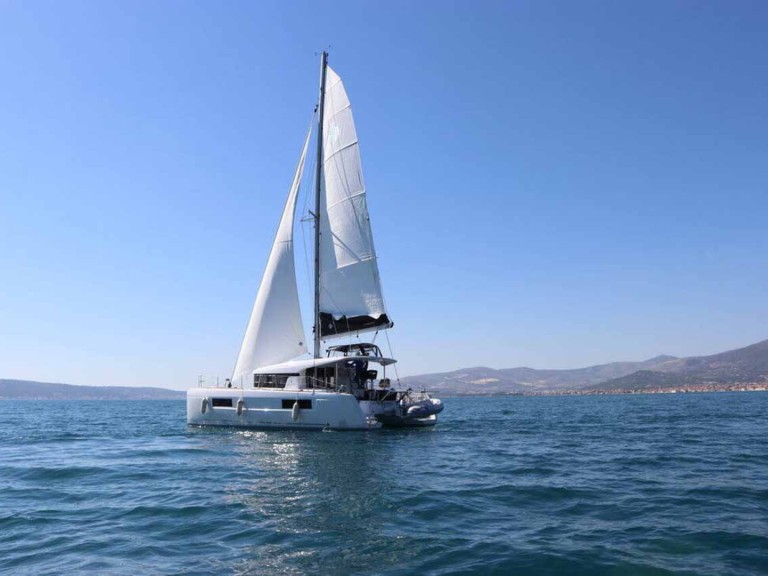 Catamaran hire in Pula - Lagoon Lagoon 40