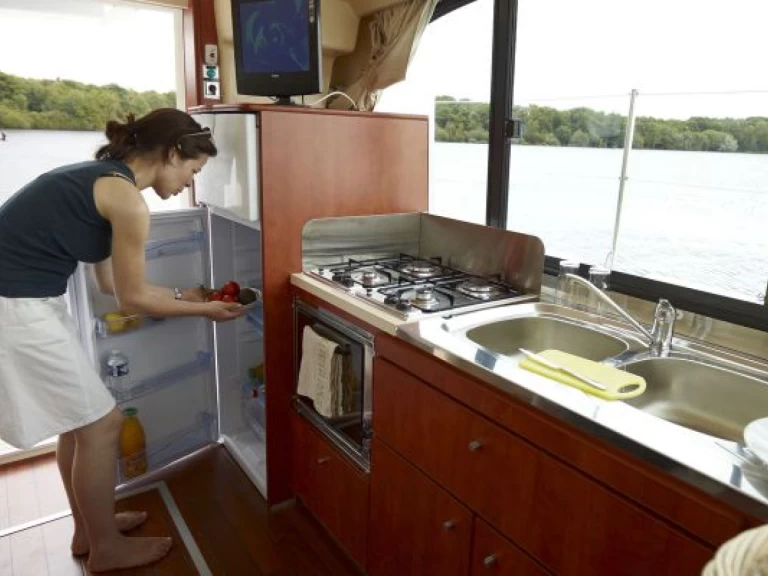 Canal boat hire in Glénac - Estivale Octo