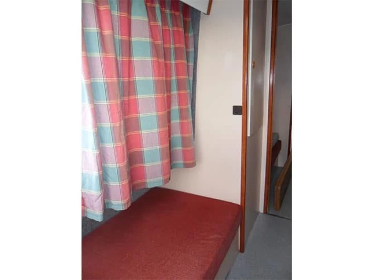 Charter a Low Cost Eau Claire 1130 in Chenillé-Changé on Samboat