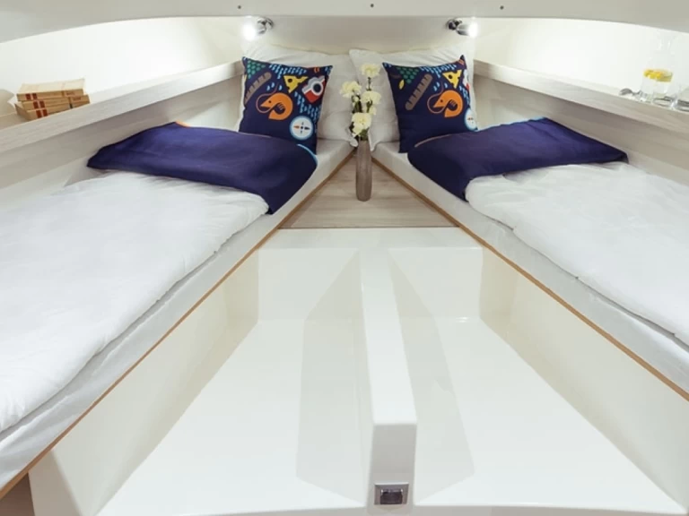 Yacht charter Saint-Gilles du Gard - Premier Horizon 1 on SamBoat