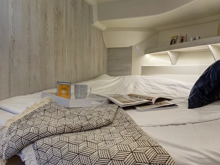 Yacht hire Smiths Falls cheap Horizon 2