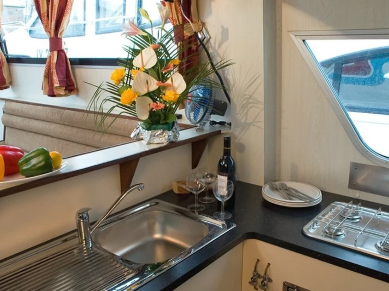 Canal boat hire in Branges - Standard Continentale