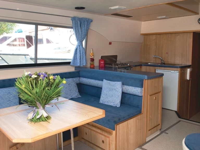Comfort Salsa A charter bareboat or skippered in  Portiragnes