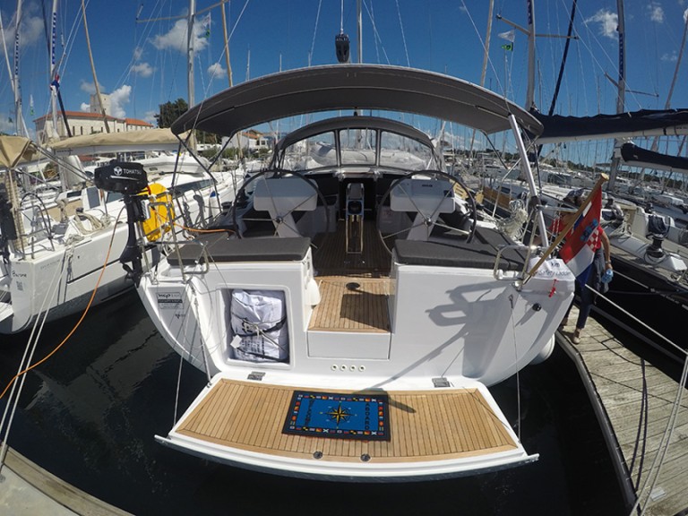 Yacht hire Šibenik cheap Hanse 458