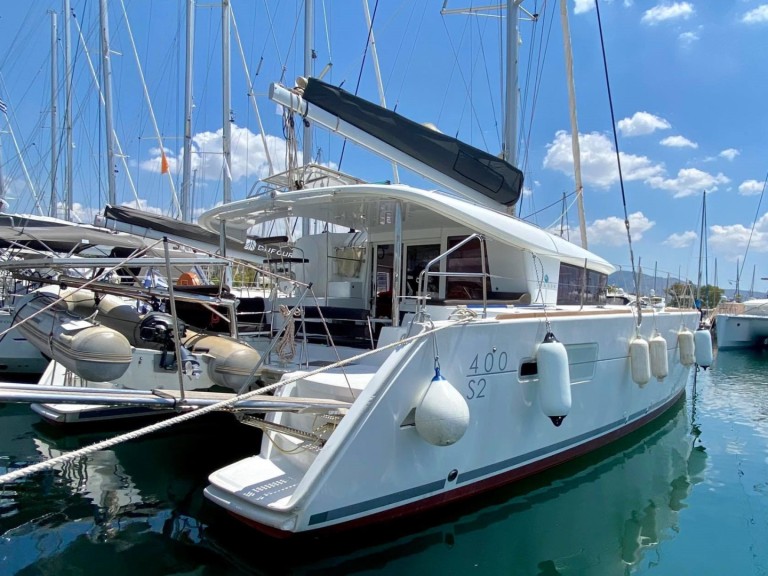 Yacht charter Alimos - Lagoon Lagoon 400 S2 on SamBoat