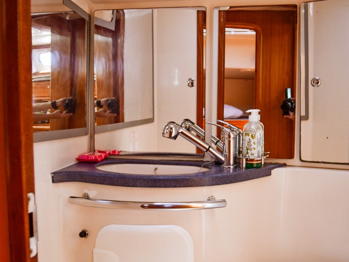 Hire Sailboat with or without skipper Bavaria Kavála