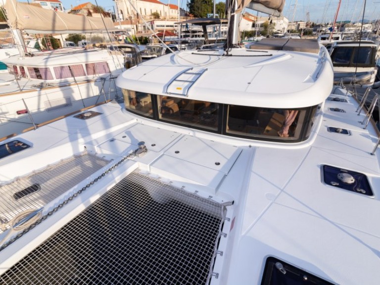 Hire Catamaran Lagoon with a boat licence