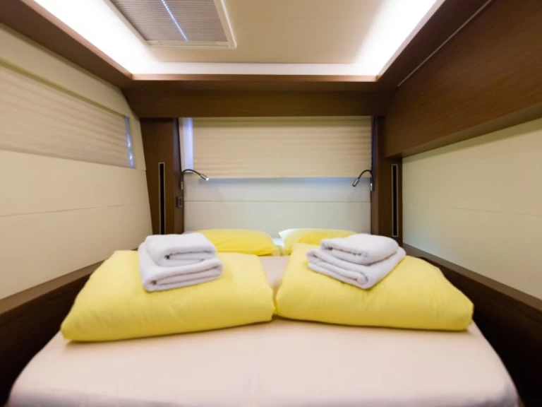 Hire Catamaran Lagoon with a boat licence