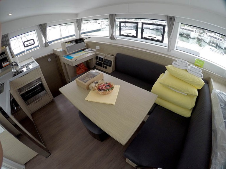 Yacht charter Šibenik - Lagoon Lagoon 40 on SamBoat