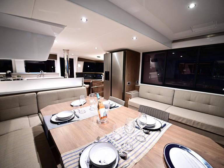 Hire a Bali Catamarans Bali 4.4 Salerno