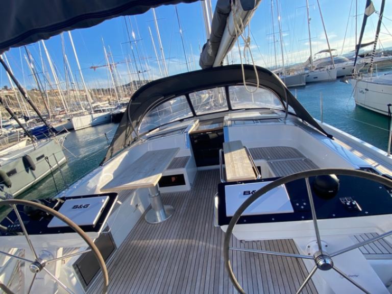 Sailboat to hire Marseille at the best price