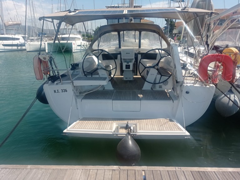 Sailboat to hire Lefkáda at the best price