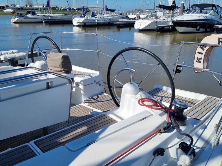 Yacht charter La Trinité-sur-Mer - Jeanneau Sun Odyssey 379 on SamBoat