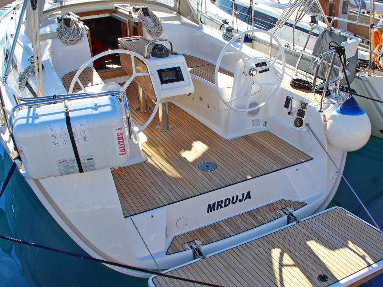 Yacht charter Split - Bavaria Cruiser 34 on SamBoat
