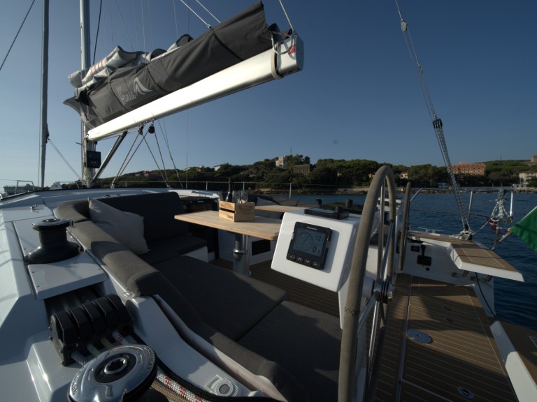 Yacht hire Castiglioncello cheap Hanse 410