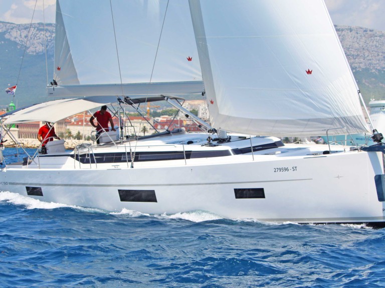 Hire Sailboat Bavaria with a boat licence