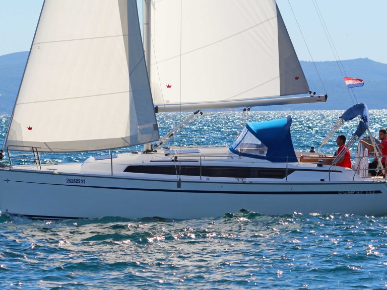 Hire Sailboat Bavaria with a boat licence