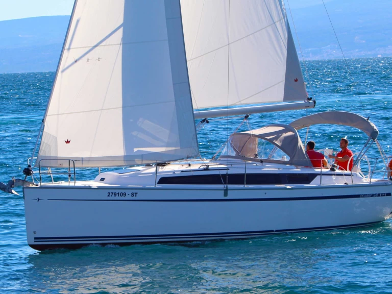 Hire Sailboat Bavaria with a boat licence