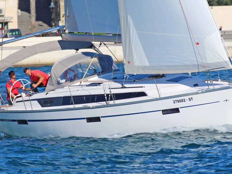 Charter a Bavaria Cruiser 37 in Split on Samboat