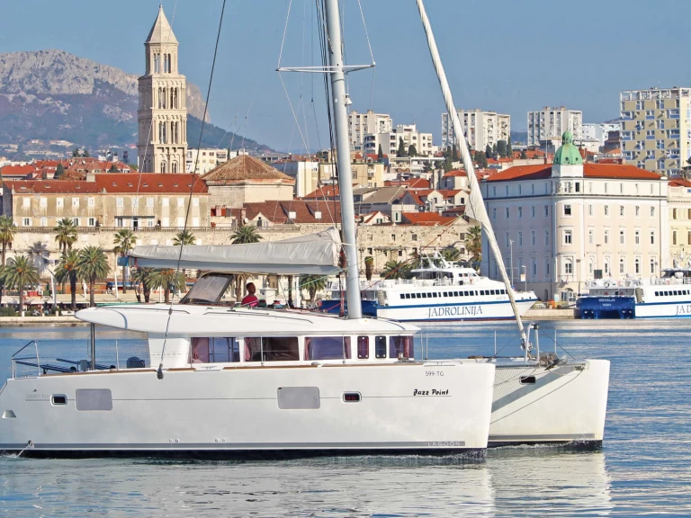 Catamaran hire in Split - Lagoon Lagoon 400