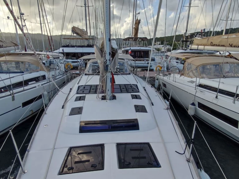Sailboat to hire Le Marin at the best price